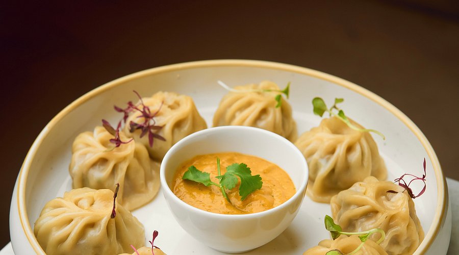 Steamed Momos with dipping sauce - Nepali cuisine in Portugal